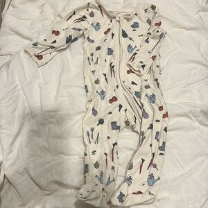 EUC Little Planet by Carter’s Organic Footie Zippy 9M